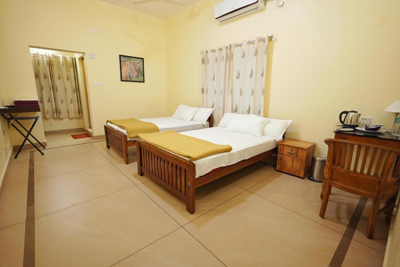 Athirapilly On The Rocks Hotel Атхирапали Екстериор снимка